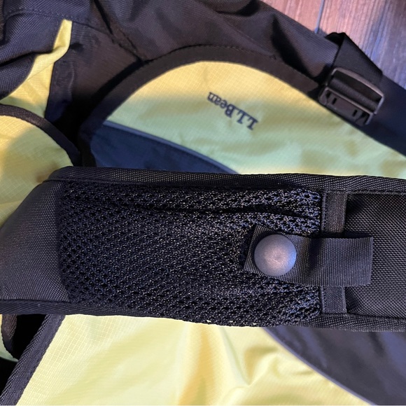 NWOT L.L. Bean messenger bag. Yellow & black. Cushioned strap. Many compartments - Picture 10 of 15